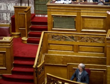 Aντιπαράθεση κυβέρνησης-ΝΔ για το νομοσχέδιο για την ανάπλαση της Αθήνας